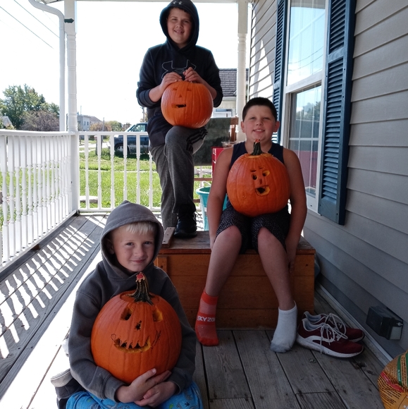 Meet your Posher, Amanda - Picture 3 of 16